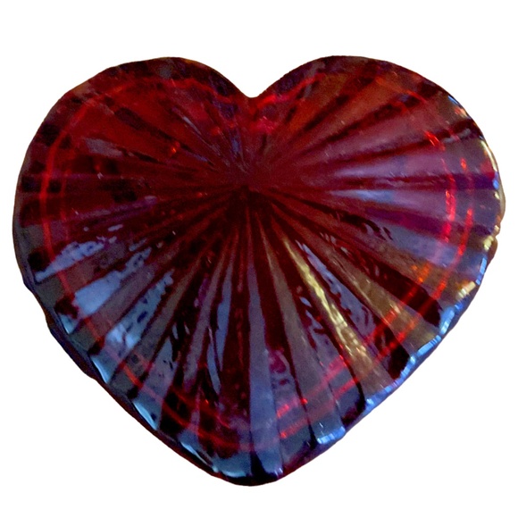 Vintage Small Red Glass Heart Trinket Box, Jewelry box - Picture 1 of 6